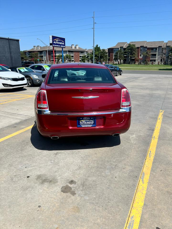 Chrysler 300 4dr Sdn Limited RWD 2011