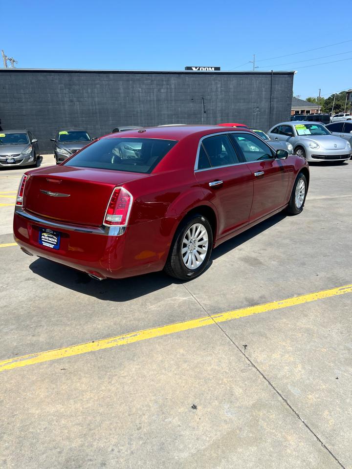 Chrysler 300 4dr Sdn Limited RWD 2011