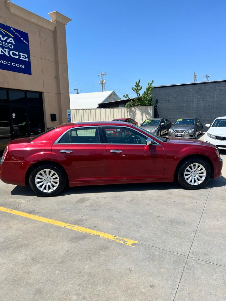 Chrysler 300 4dr Sdn Limited RWD 2011