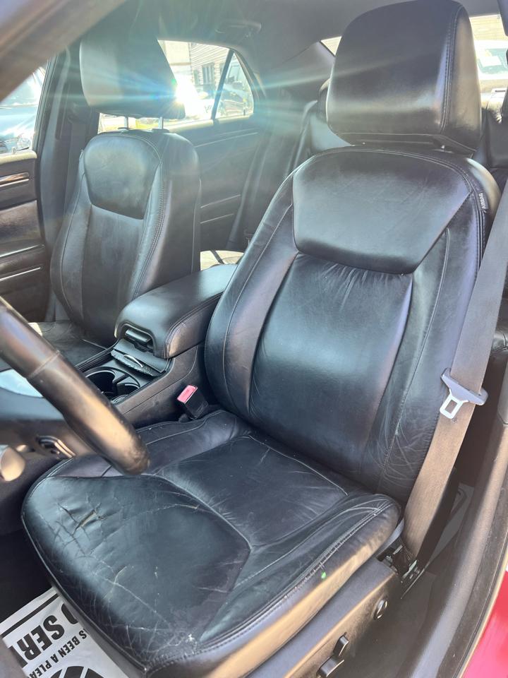 Chrysler 300 4dr Sdn Limited RWD 2011