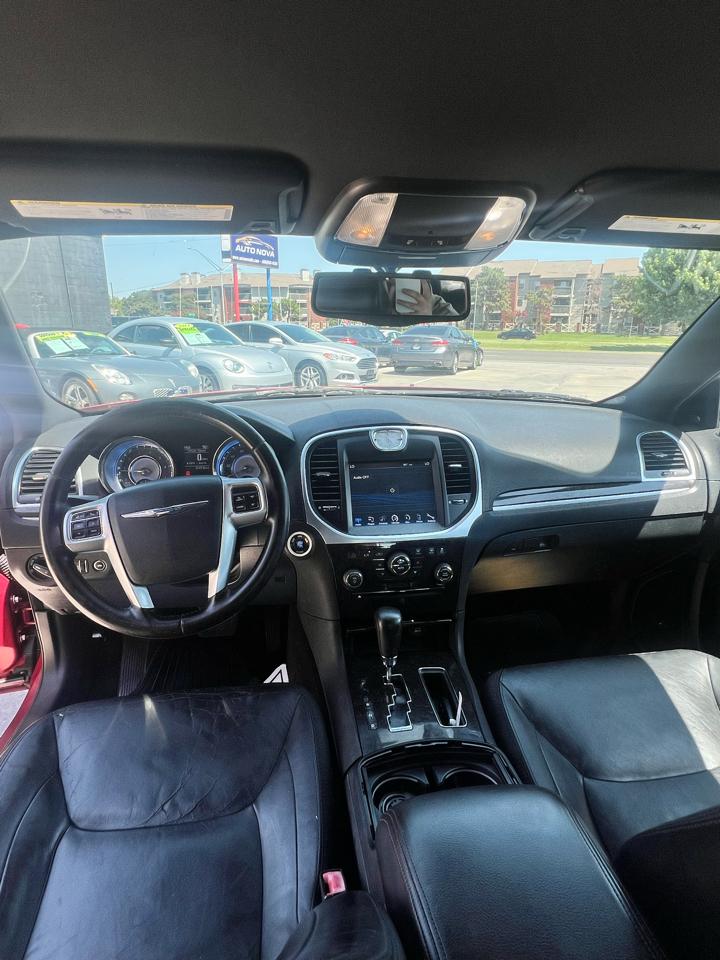 Chrysler 300 4dr Sdn Limited RWD 2011