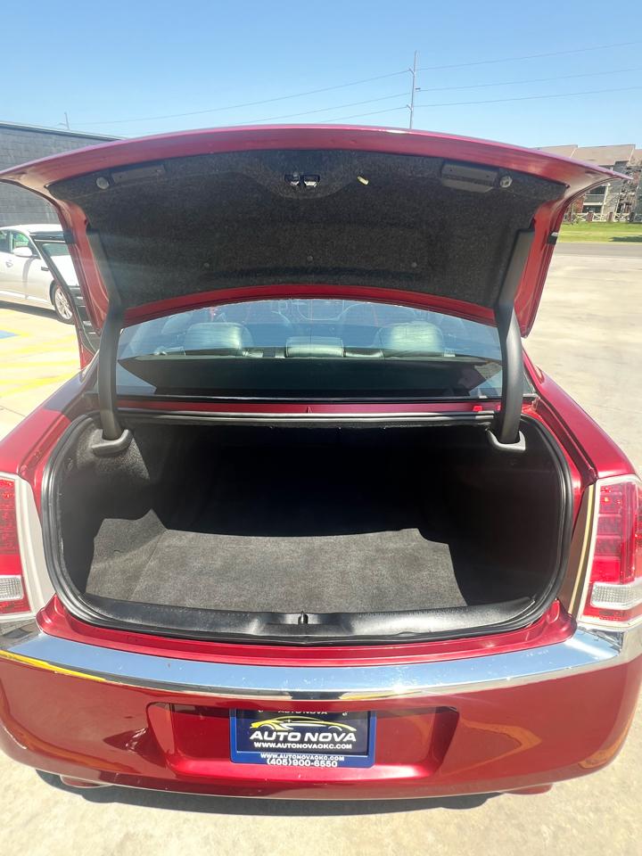 Chrysler 300 4dr Sdn Limited RWD 2011