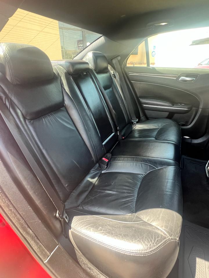Chrysler 300 4dr Sdn Limited RWD 2011