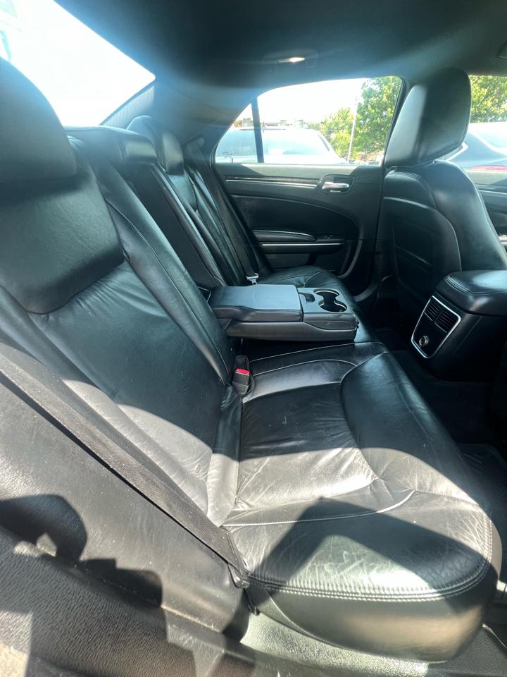 Chrysler 300 4dr Sdn Limited RWD 2011