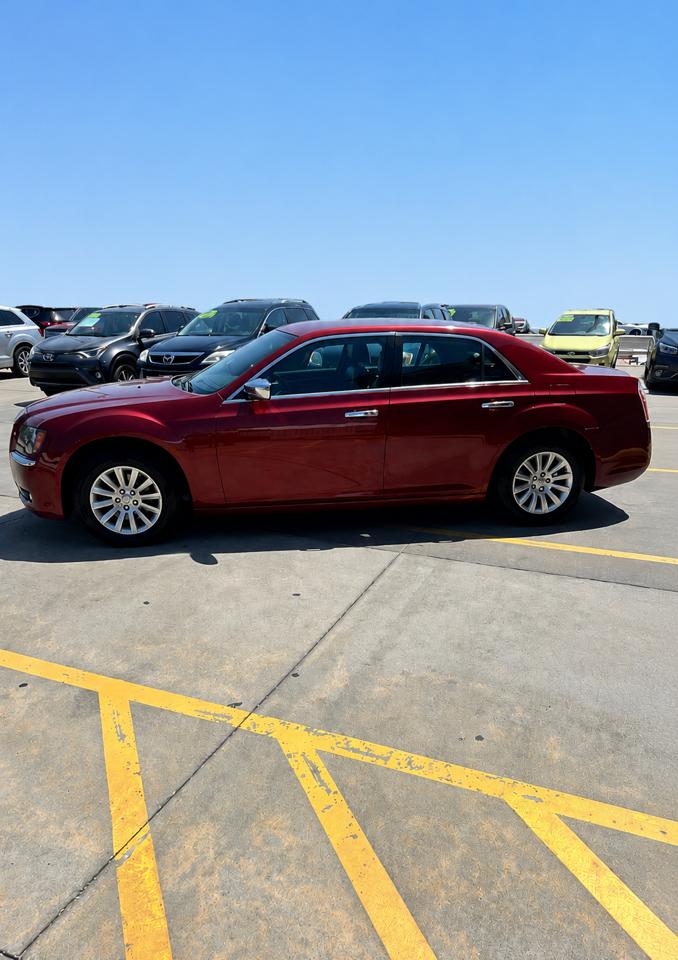 Chrysler 300 4dr Sdn Limited RWD 2011