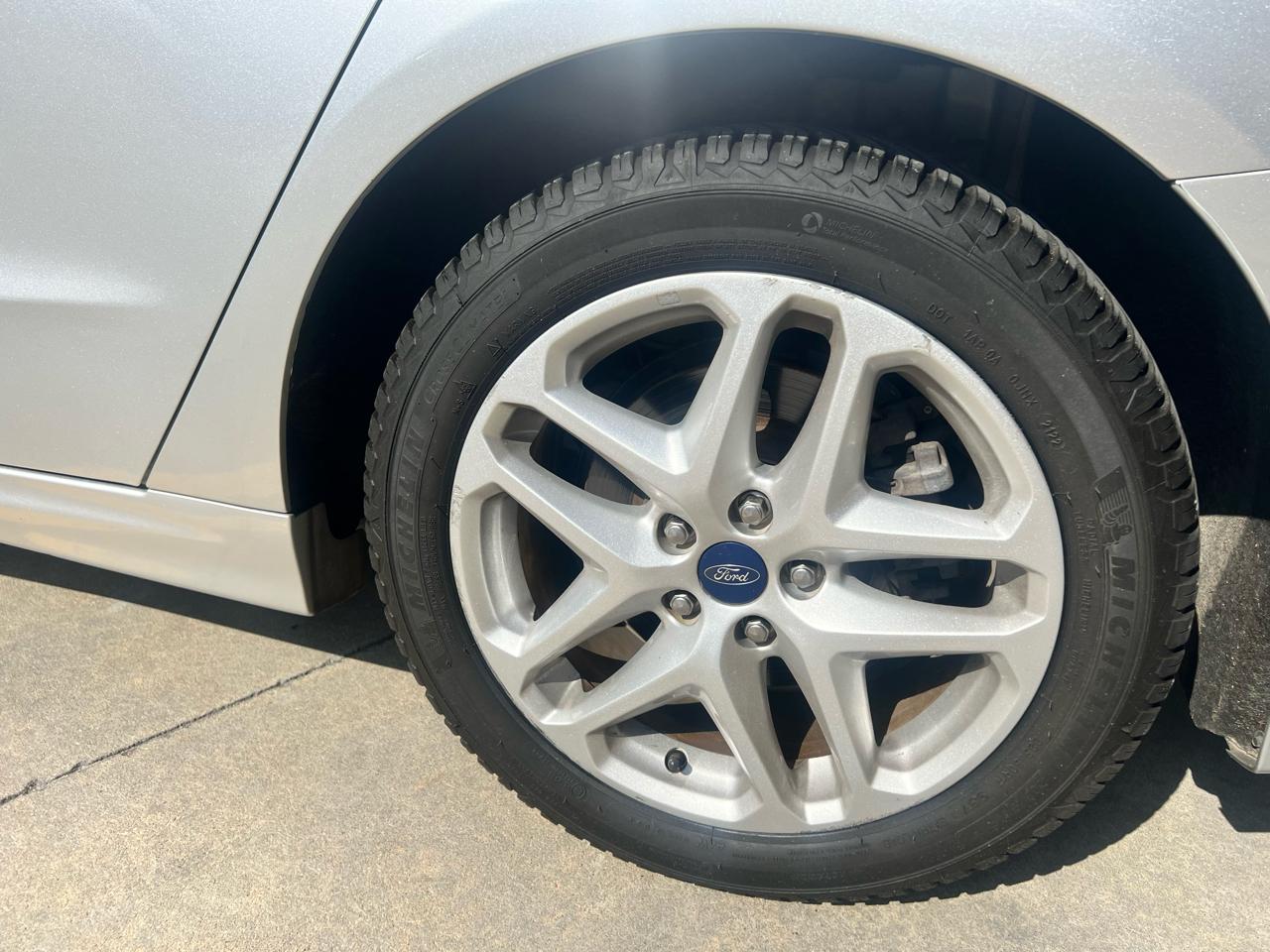 Ford Fusion 4dr Sdn SE FWD 2014