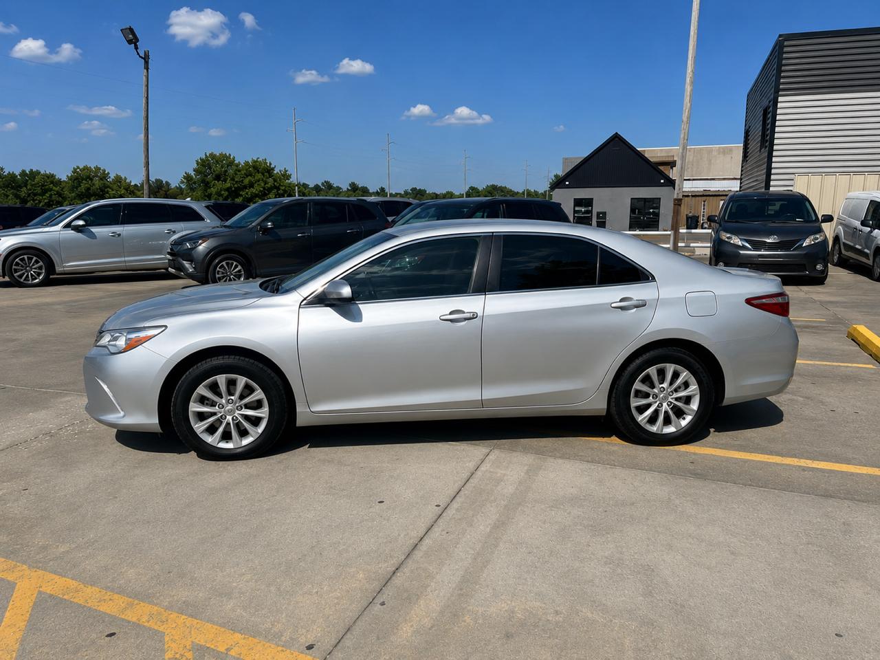 Toyota Camry 4dr Sdn I4 Auto XLE (Natl) 2015