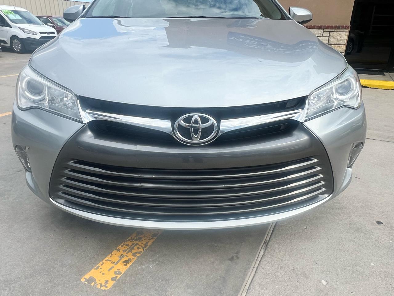 Toyota Camry 4dr Sdn I4 Auto XLE (Natl) 2015