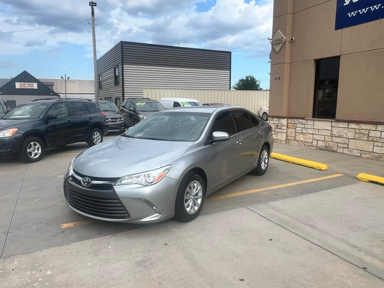Toyota Camry 4dr Sdn I4 Auto XLE (Natl) 2015