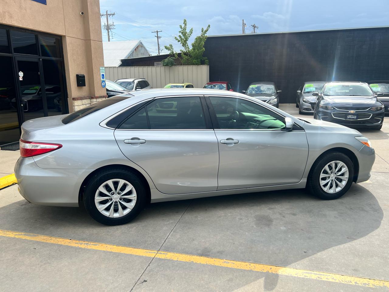 Toyota Camry 4dr Sdn I4 Auto XLE (Natl) 2015