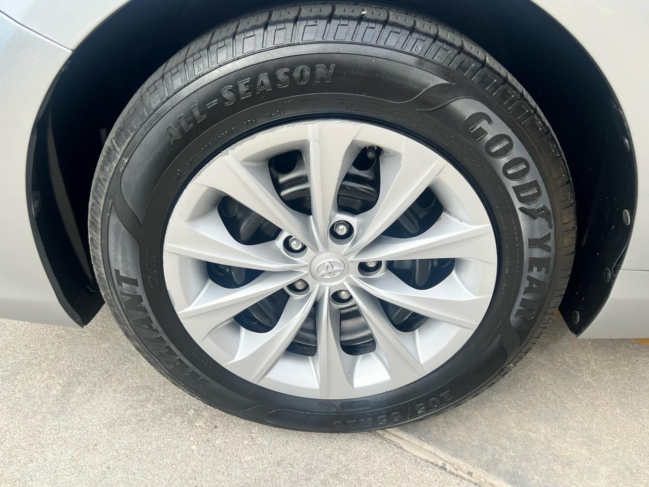 Toyota Camry 4dr Sdn I4 Auto XLE (Natl) 2015
