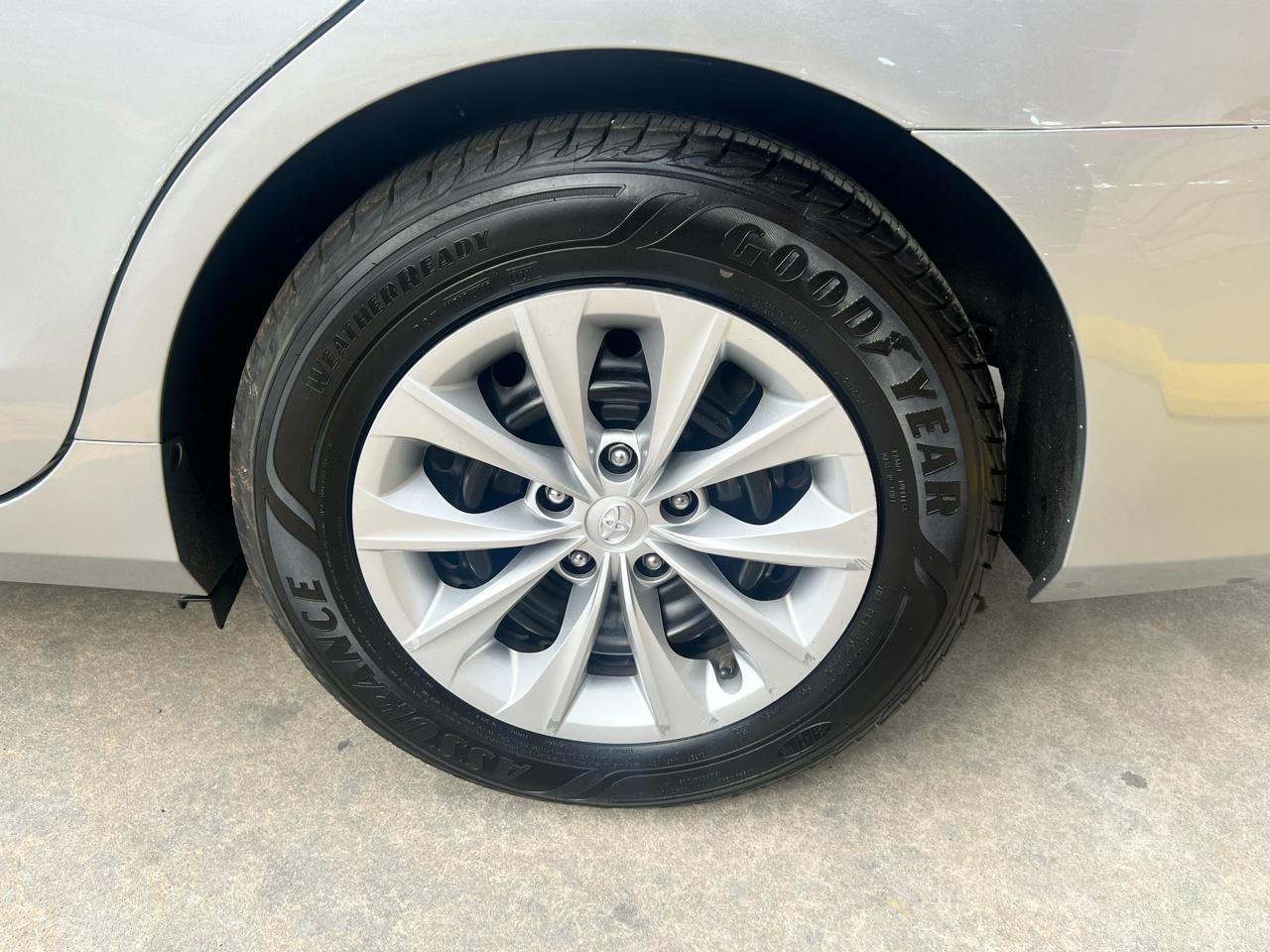 Toyota Camry 4dr Sdn I4 Auto XLE (Natl) 2015