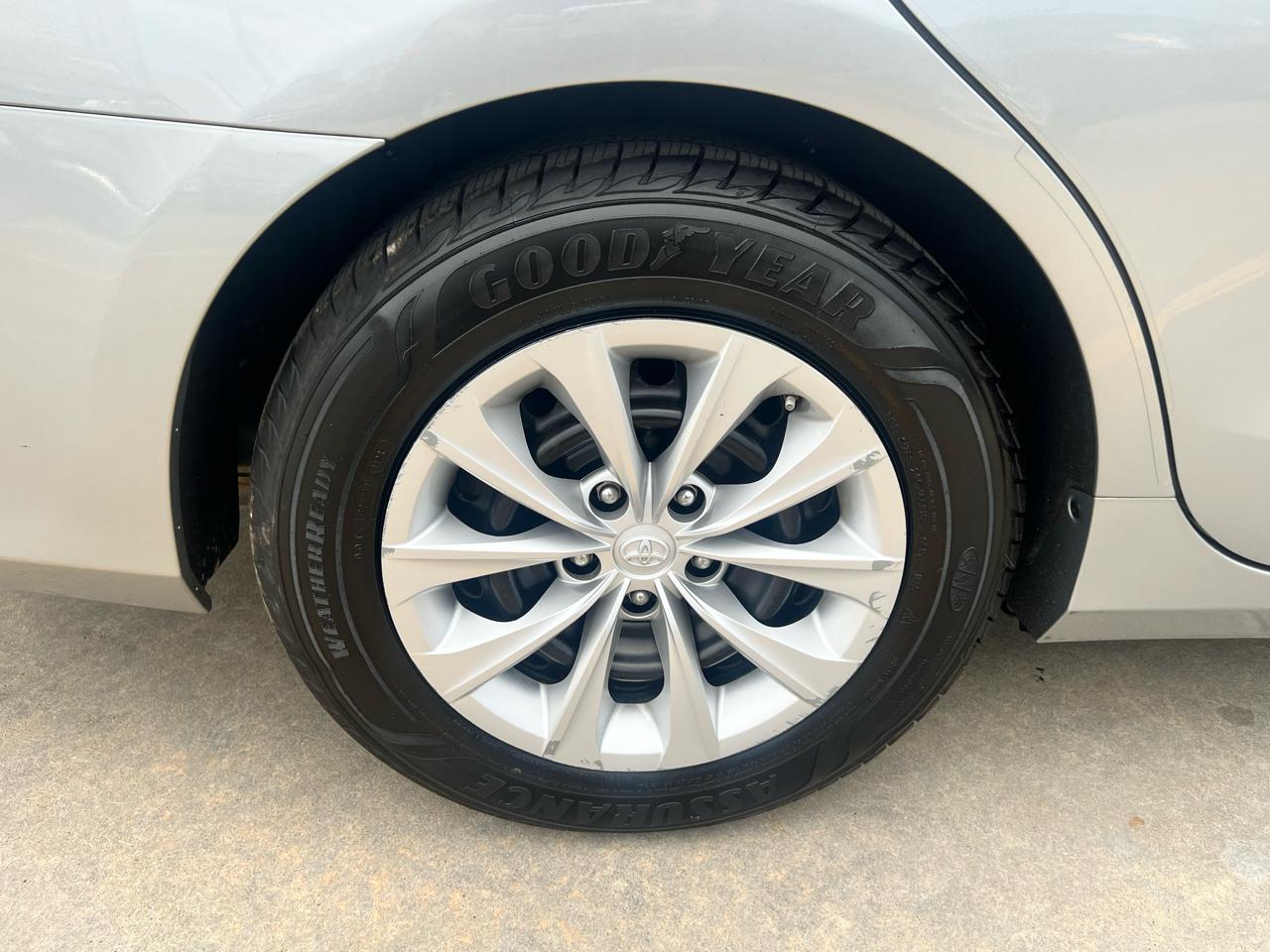 Toyota Camry 4dr Sdn I4 Auto XLE (Natl) 2015