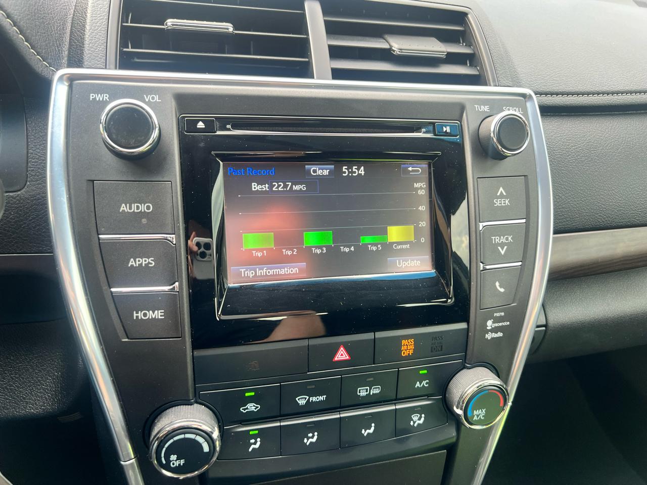 Toyota Camry 4dr Sdn I4 Auto XLE (Natl) 2015