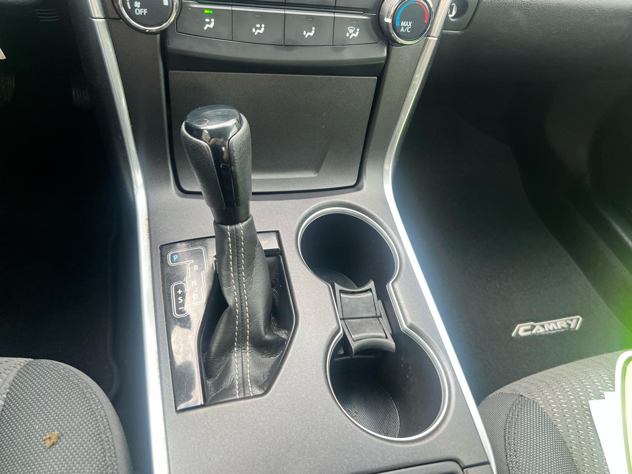 Toyota Camry 4dr Sdn I4 Auto XLE (Natl) 2015
