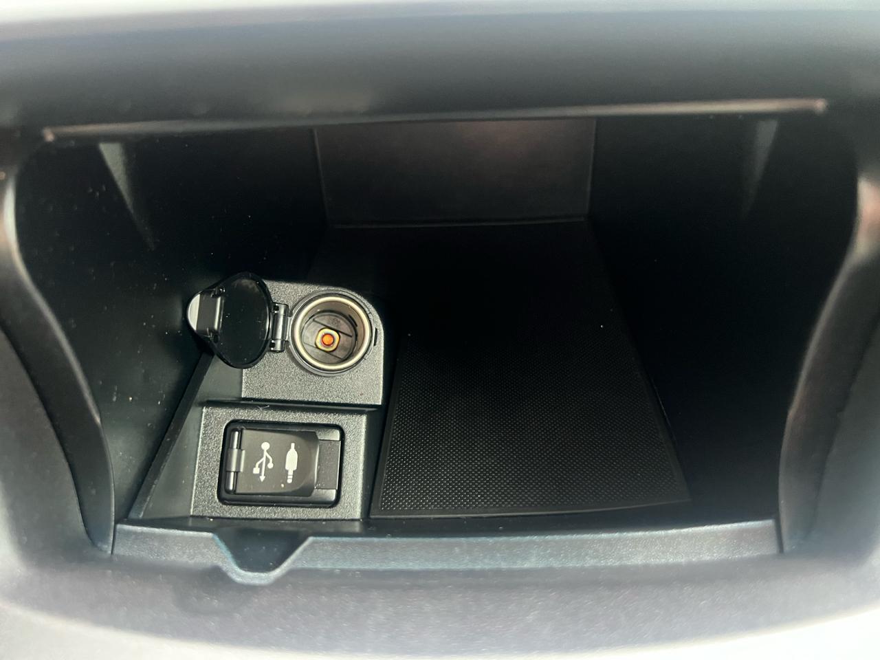 Toyota Camry 4dr Sdn I4 Auto XLE (Natl) 2015