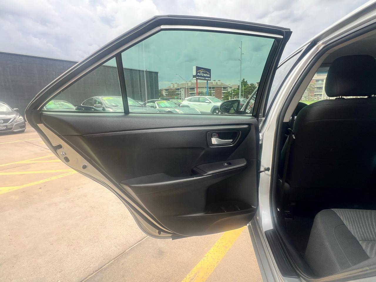 Toyota Camry 4dr Sdn I4 Auto XLE (Natl) 2015
