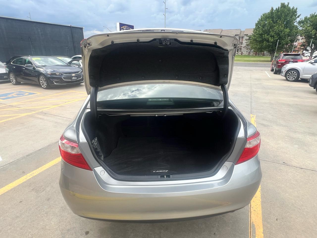 Toyota Camry 4dr Sdn I4 Auto XLE (Natl) 2015