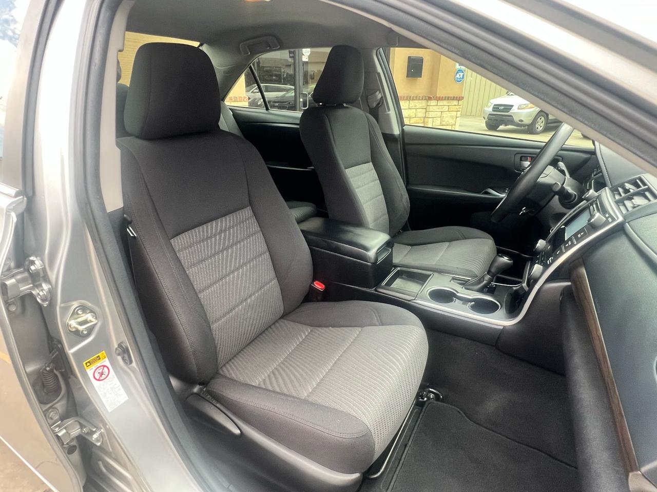 Toyota Camry 4dr Sdn I4 Auto XLE (Natl) 2015
