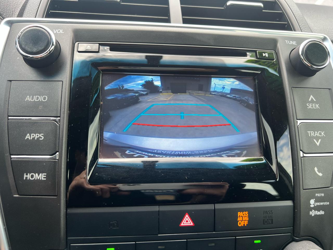 Toyota Camry 4dr Sdn I4 Auto XLE (Natl) 2015