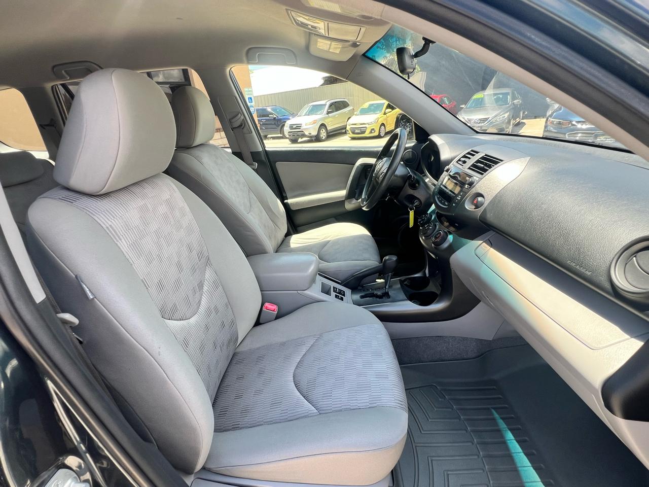 Toyota RAV4 FWD 4dr 4-cyl 4-Spd AT (Natl) 2009