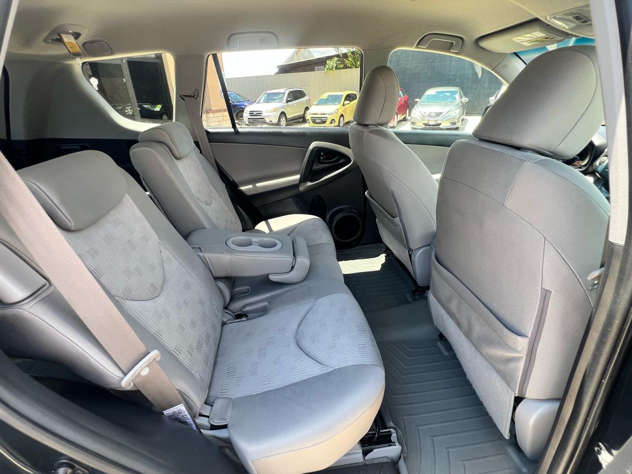 Toyota RAV4 FWD 4dr 4-cyl 4-Spd AT (Natl) 2009