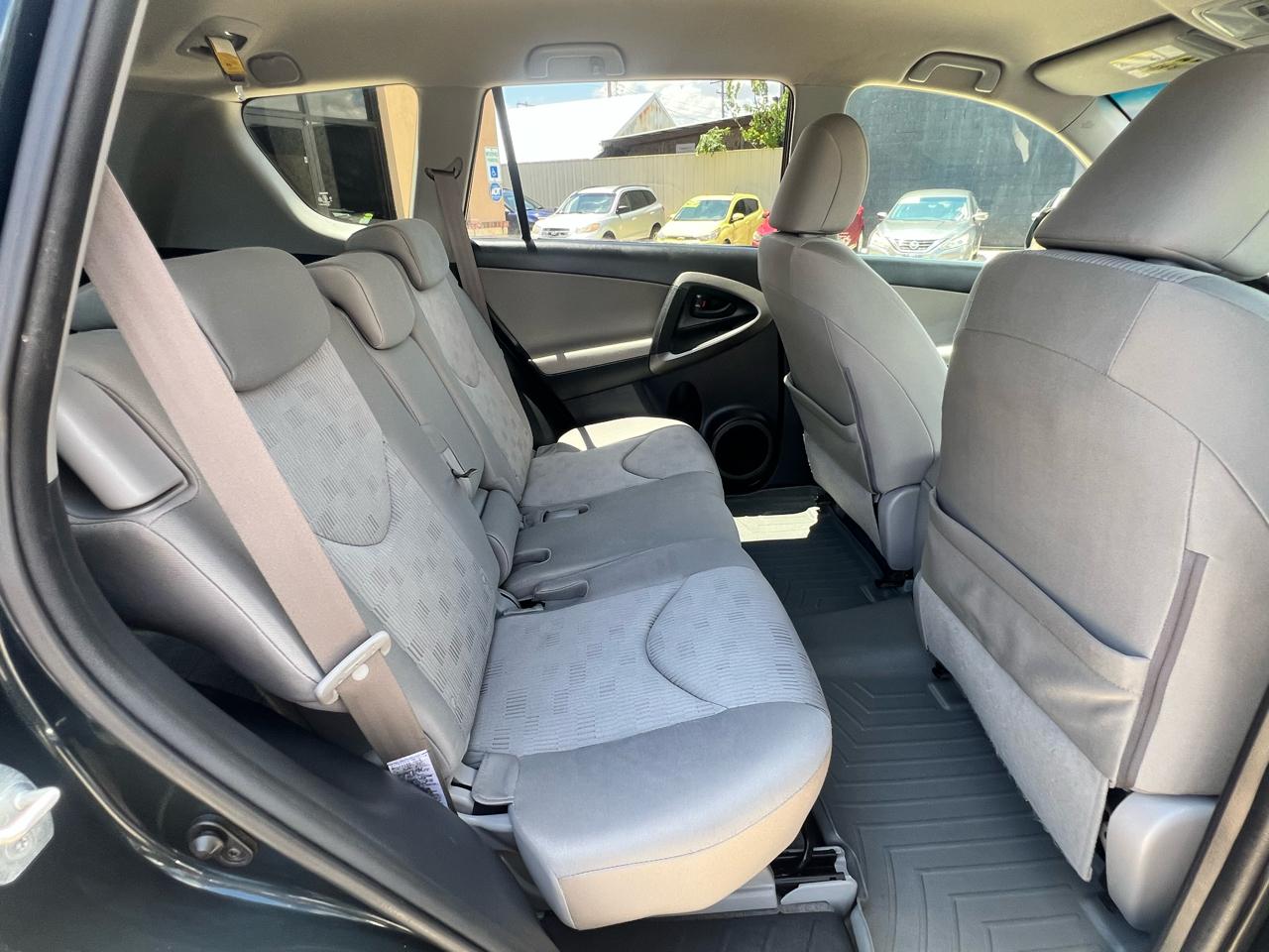 Toyota RAV4 FWD 4dr 4-cyl 4-Spd AT (Natl) 2009