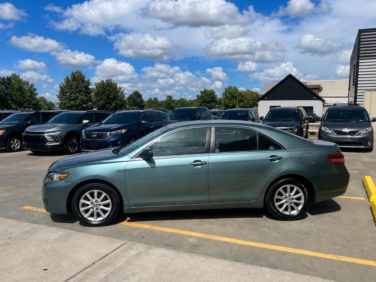 Toyota Camry 4dr Sdn I4 Man LE (Natl) 2011