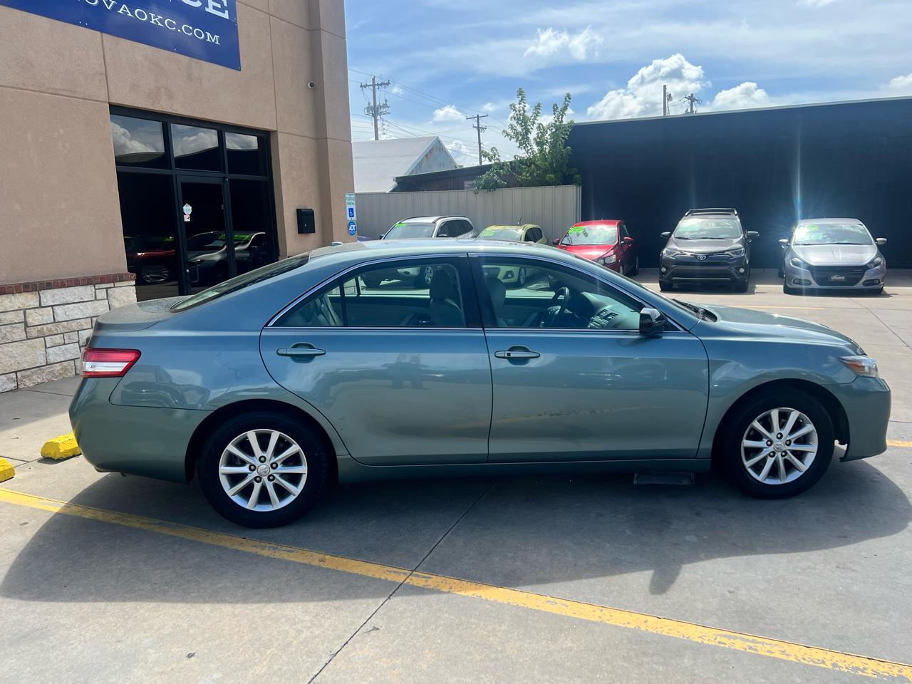 Toyota Camry 4dr Sdn I4 Man LE (Natl) 2011