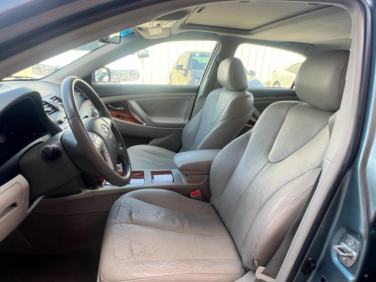 Toyota Camry 4dr Sdn I4 Man LE (Natl) 2011