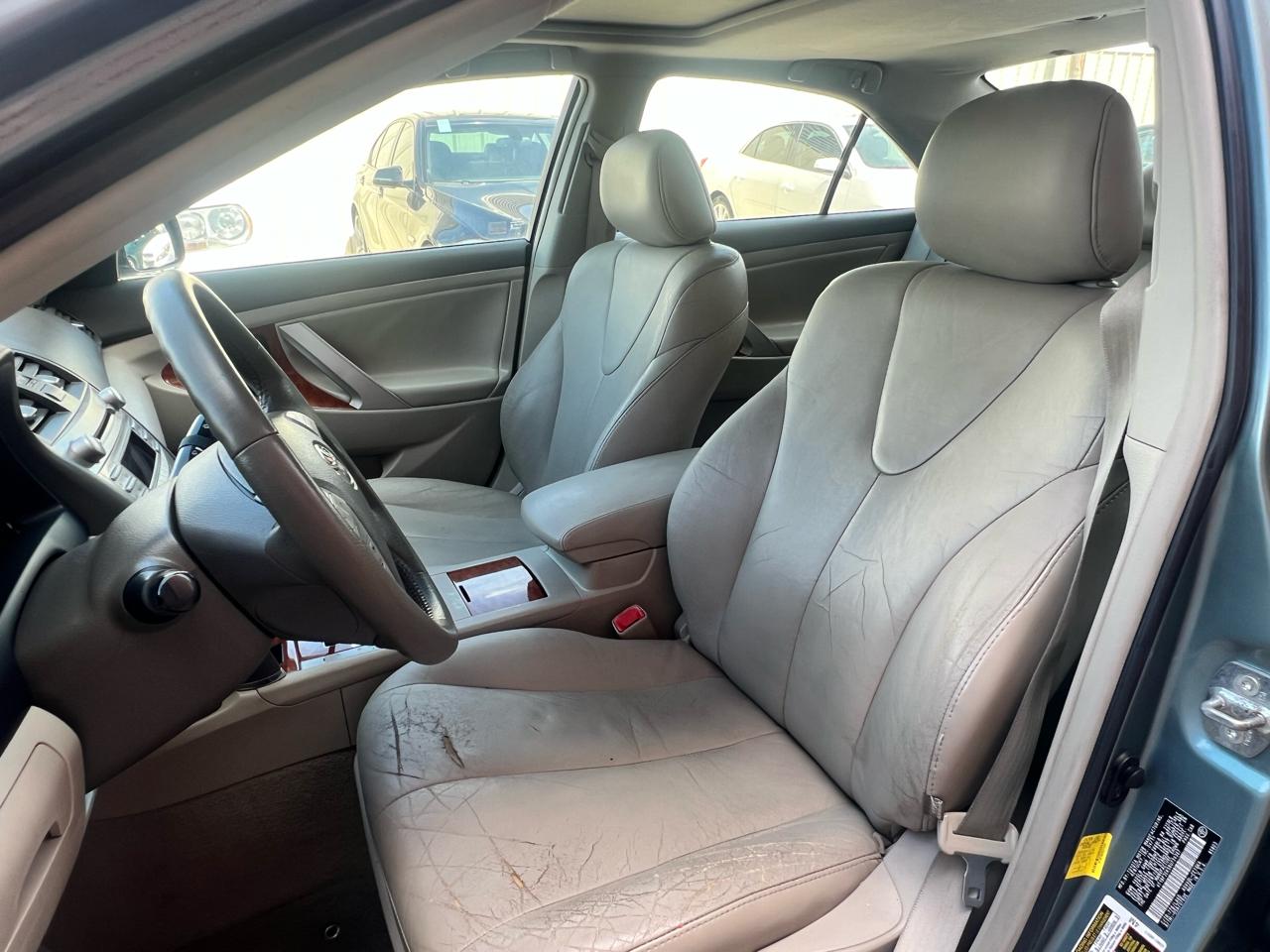 Toyota Camry 4dr Sdn I4 Man LE (Natl) 2011