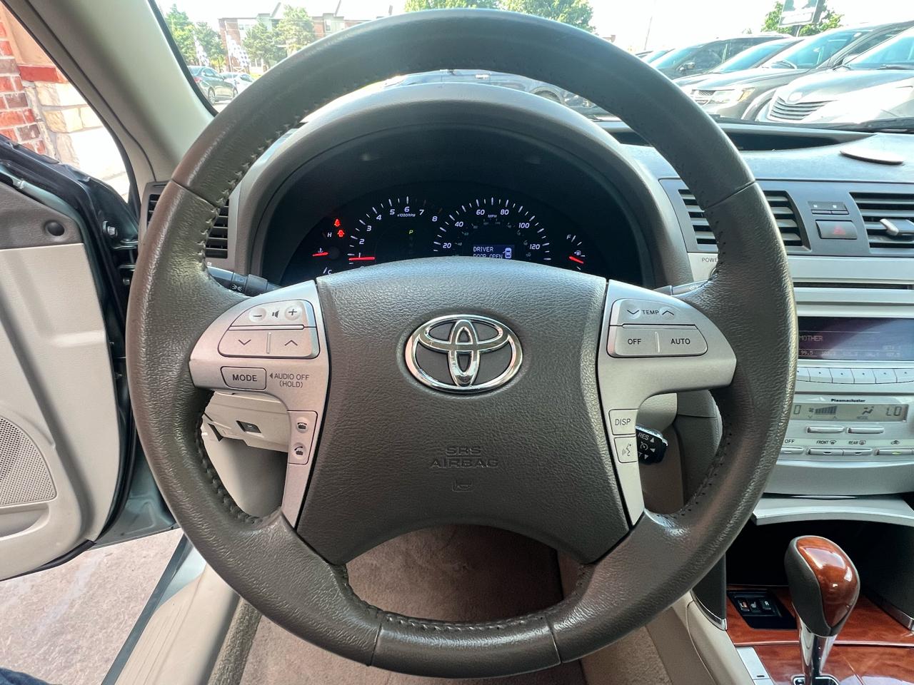Toyota Camry 4dr Sdn I4 Man LE (Natl) 2011