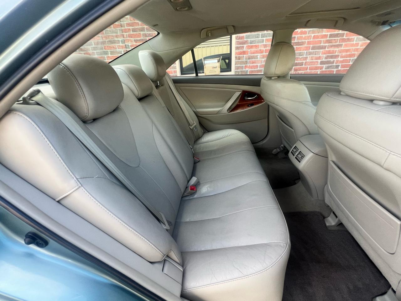 Toyota Camry 4dr Sdn I4 Man LE (Natl) 2011