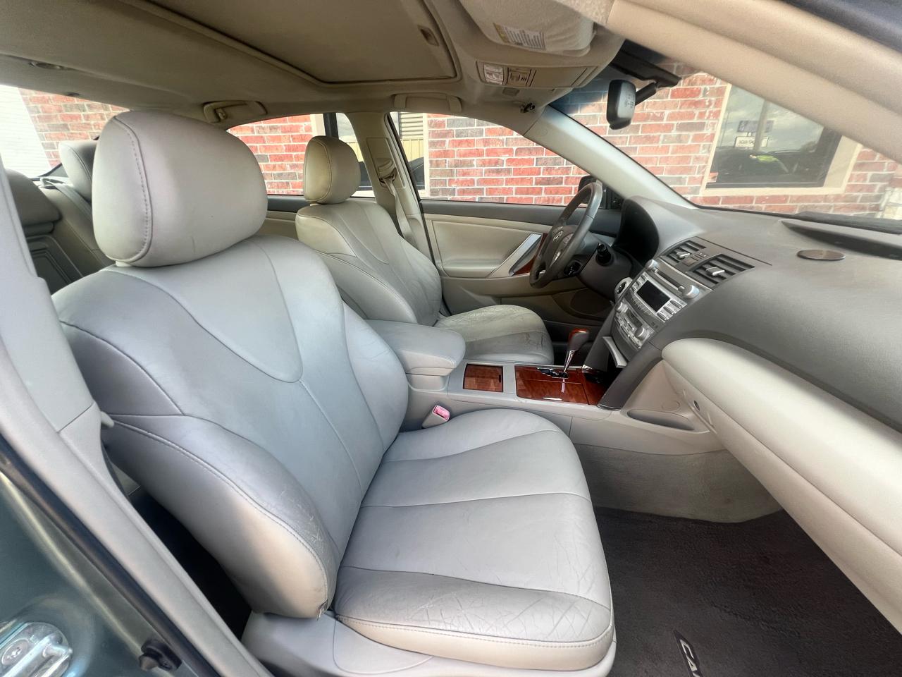 Toyota Camry 4dr Sdn I4 Man LE (Natl) 2011