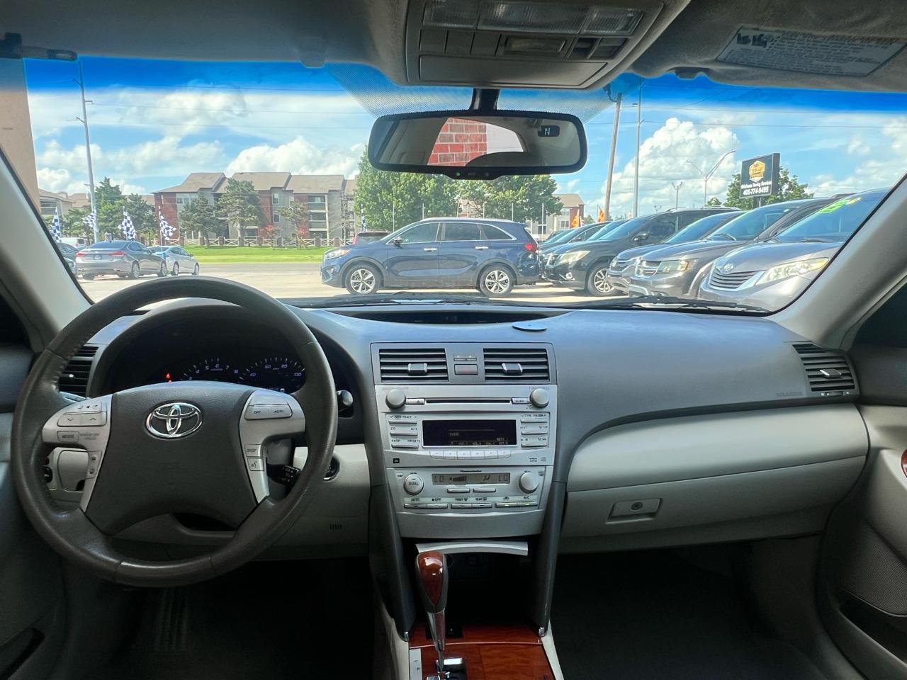 Toyota Camry 4dr Sdn I4 Man LE (Natl) 2011