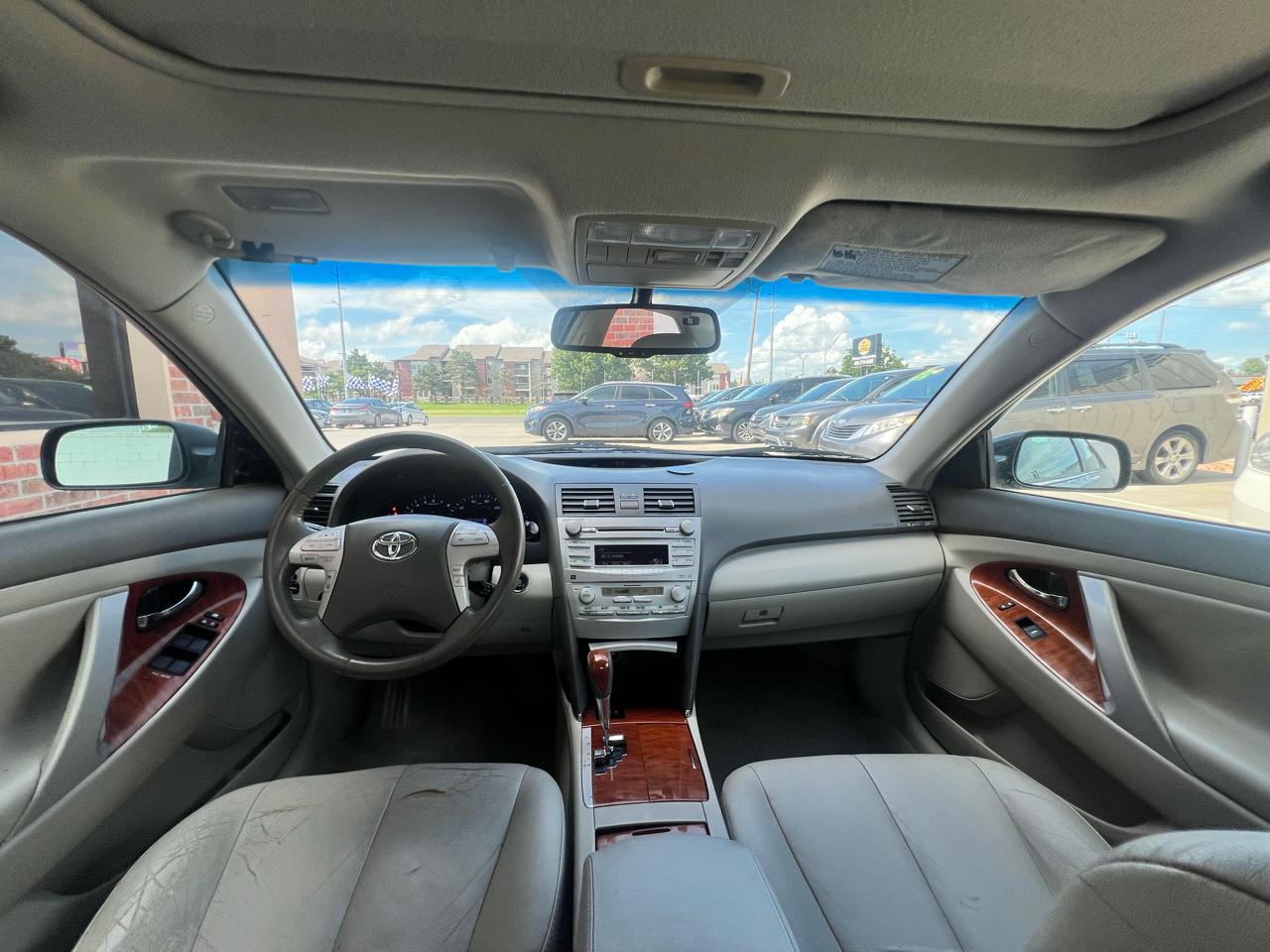 Toyota Camry 4dr Sdn I4 Man LE (Natl) 2011