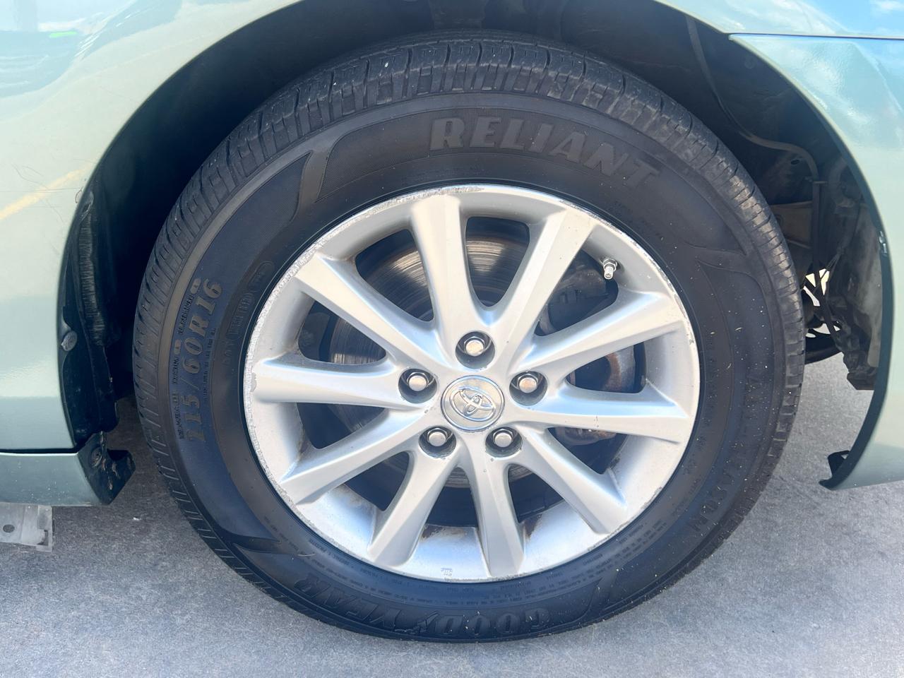 Toyota Camry 4dr Sdn I4 Man LE (Natl) 2011
