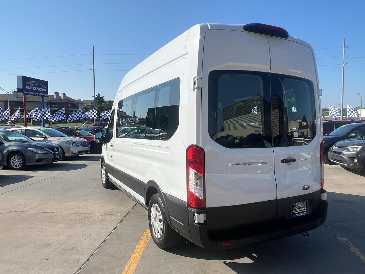 Ford Transit Passenger Wagon T-350 148" High Roof XLT RWD 2023