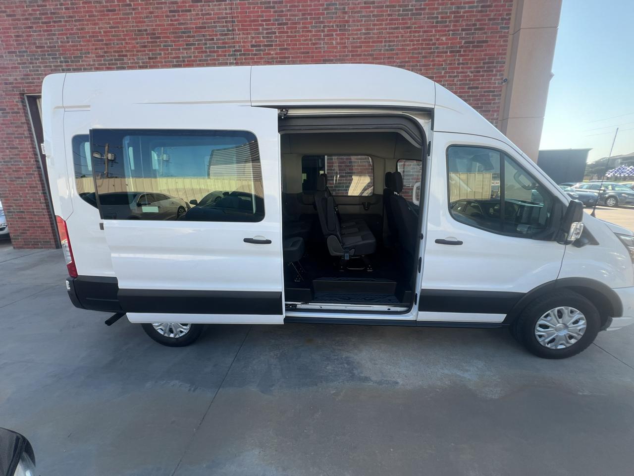 Ford Transit Passenger Wagon T-350 148" High Roof XLT RWD 2023