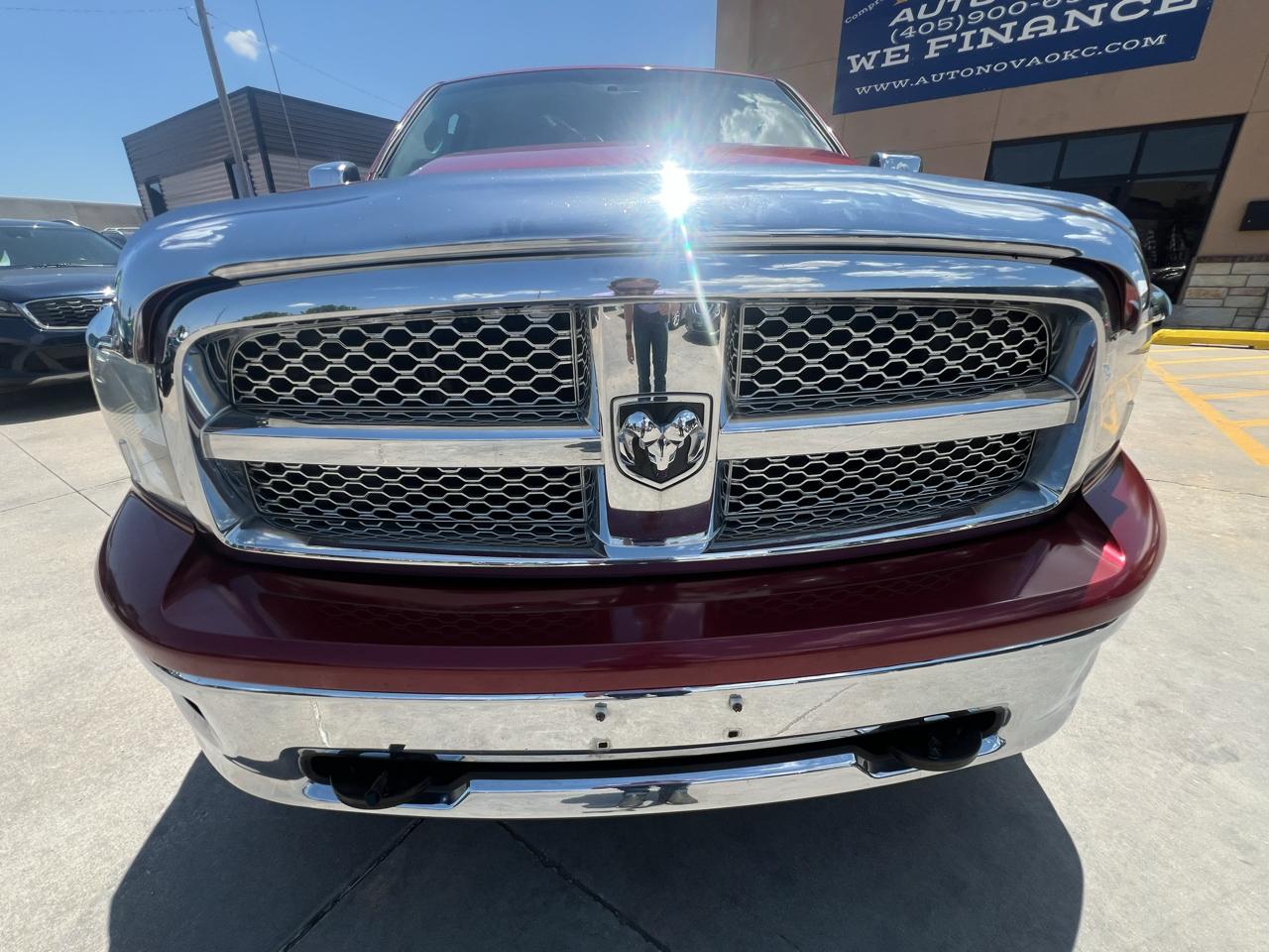 RAM 1500 4WD Quad Cab 140.5" Laramie 2011