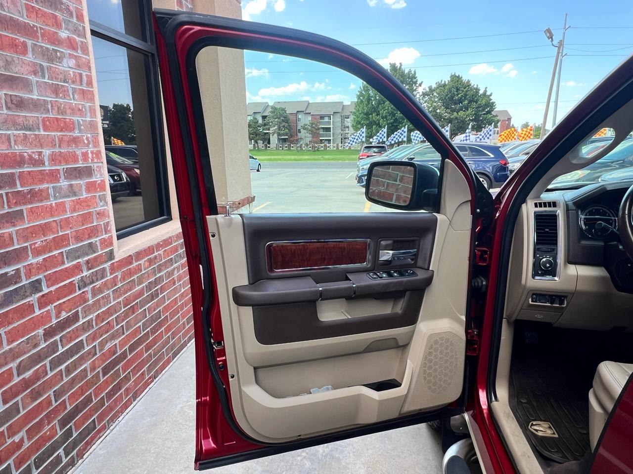 RAM 1500 4WD Quad Cab 140.5" Laramie 2011
