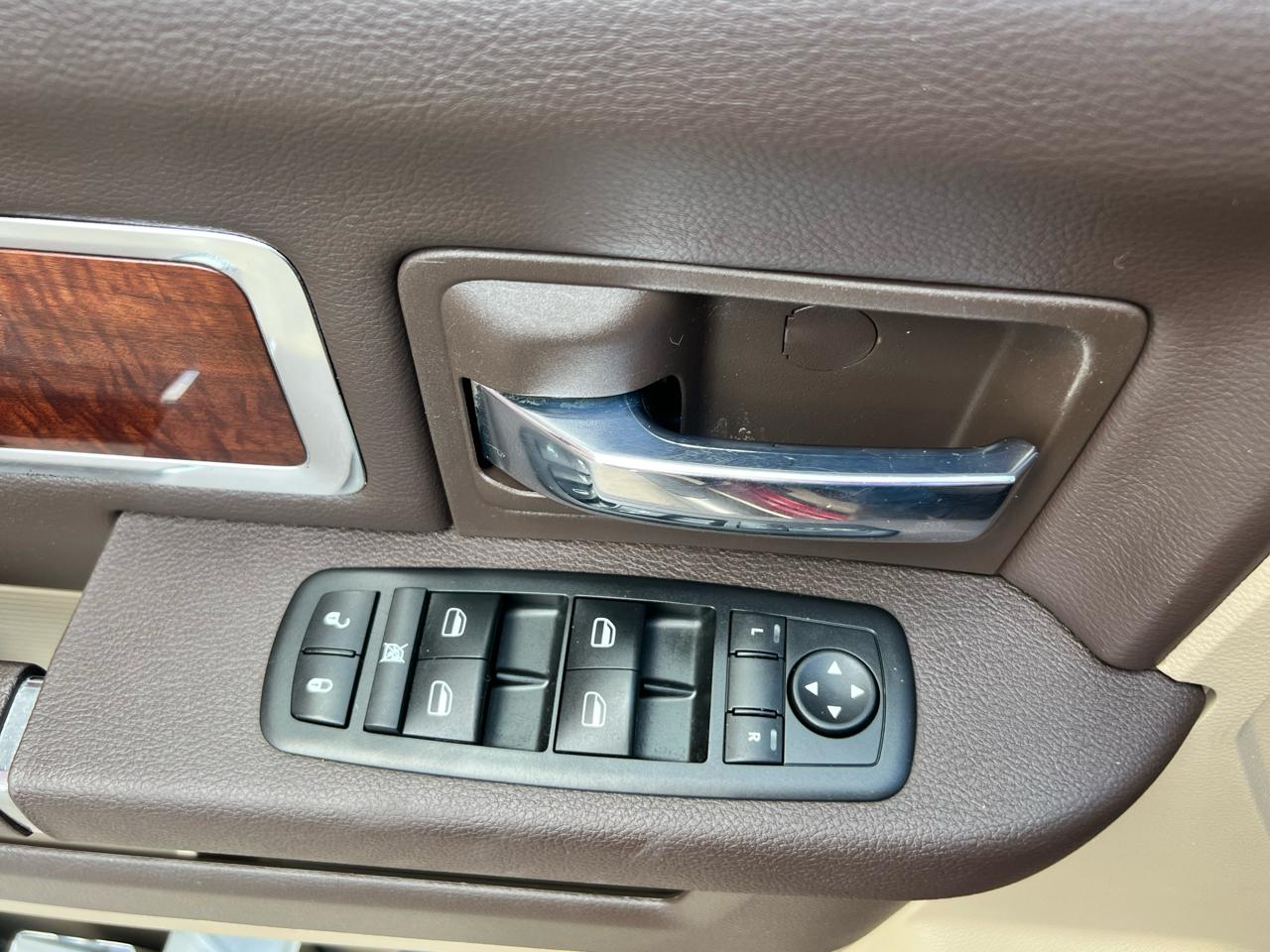 RAM 1500 4WD Quad Cab 140.5" Laramie 2011