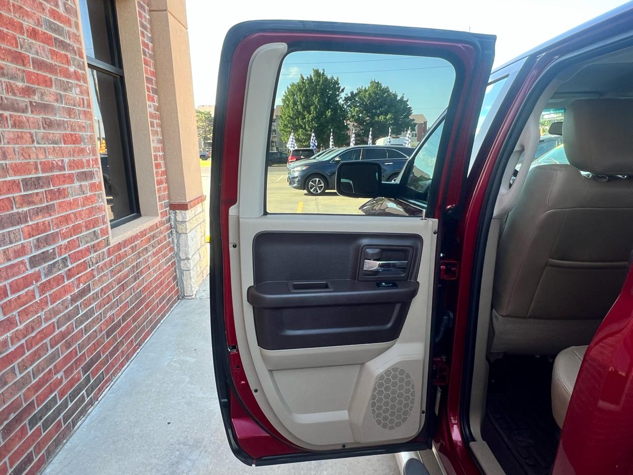 RAM 1500 4WD Quad Cab 140.5" Laramie 2011
