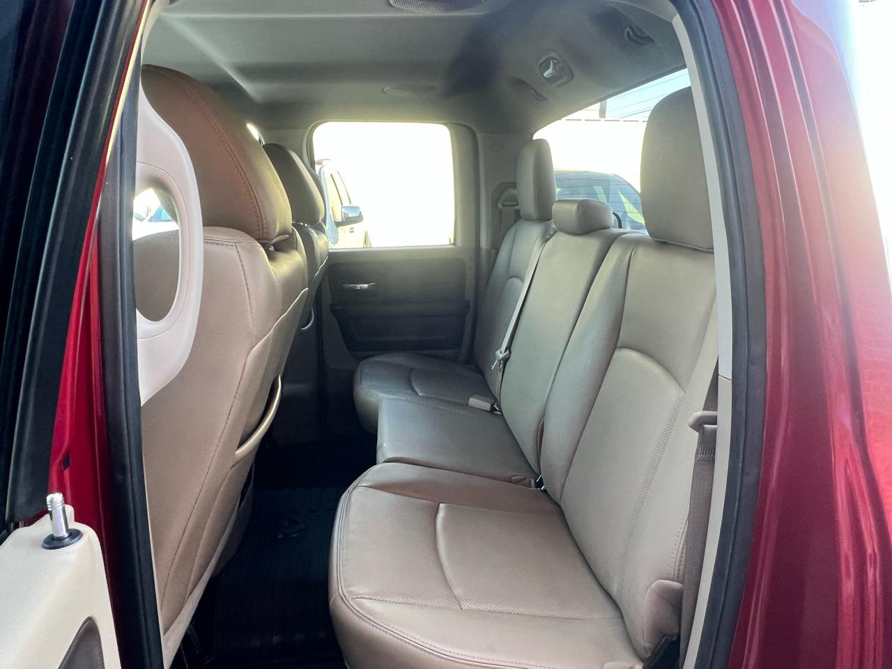 RAM 1500 4WD Quad Cab 140.5" Laramie 2011