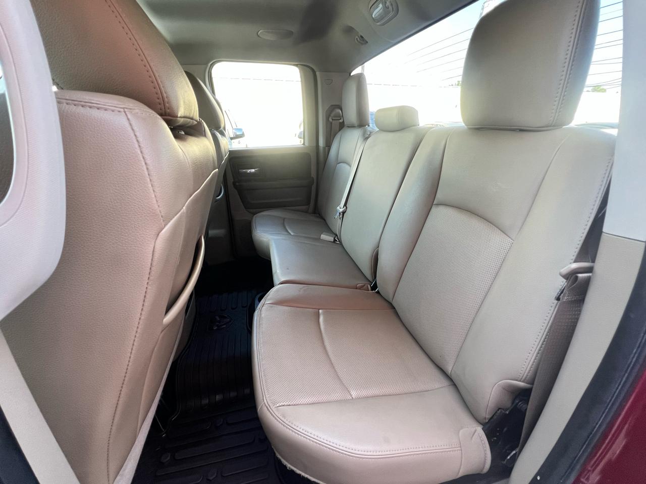 RAM 1500 4WD Quad Cab 140.5" Laramie 2011