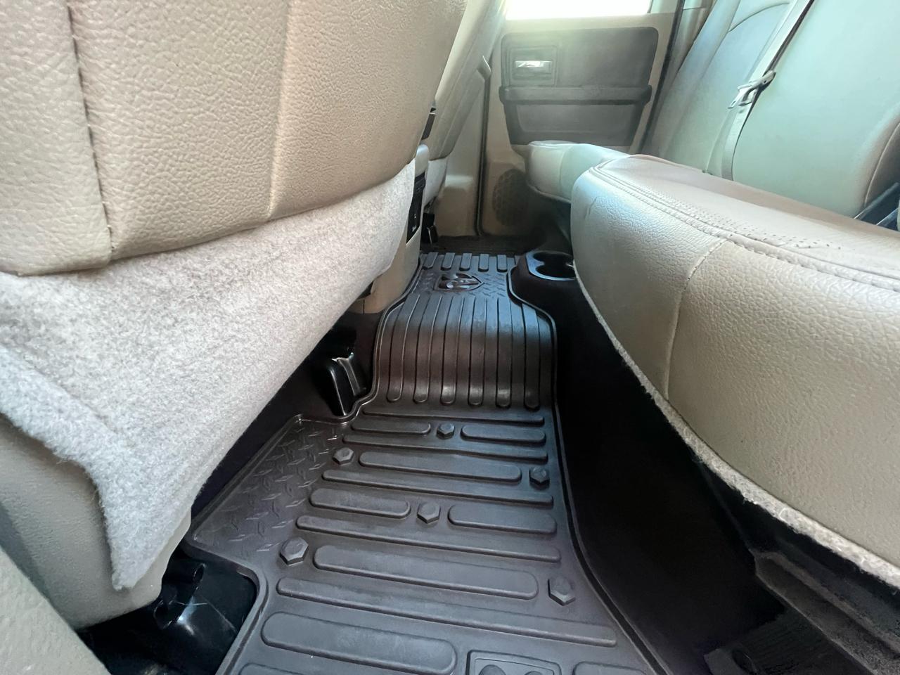 RAM 1500 4WD Quad Cab 140.5" Laramie 2011