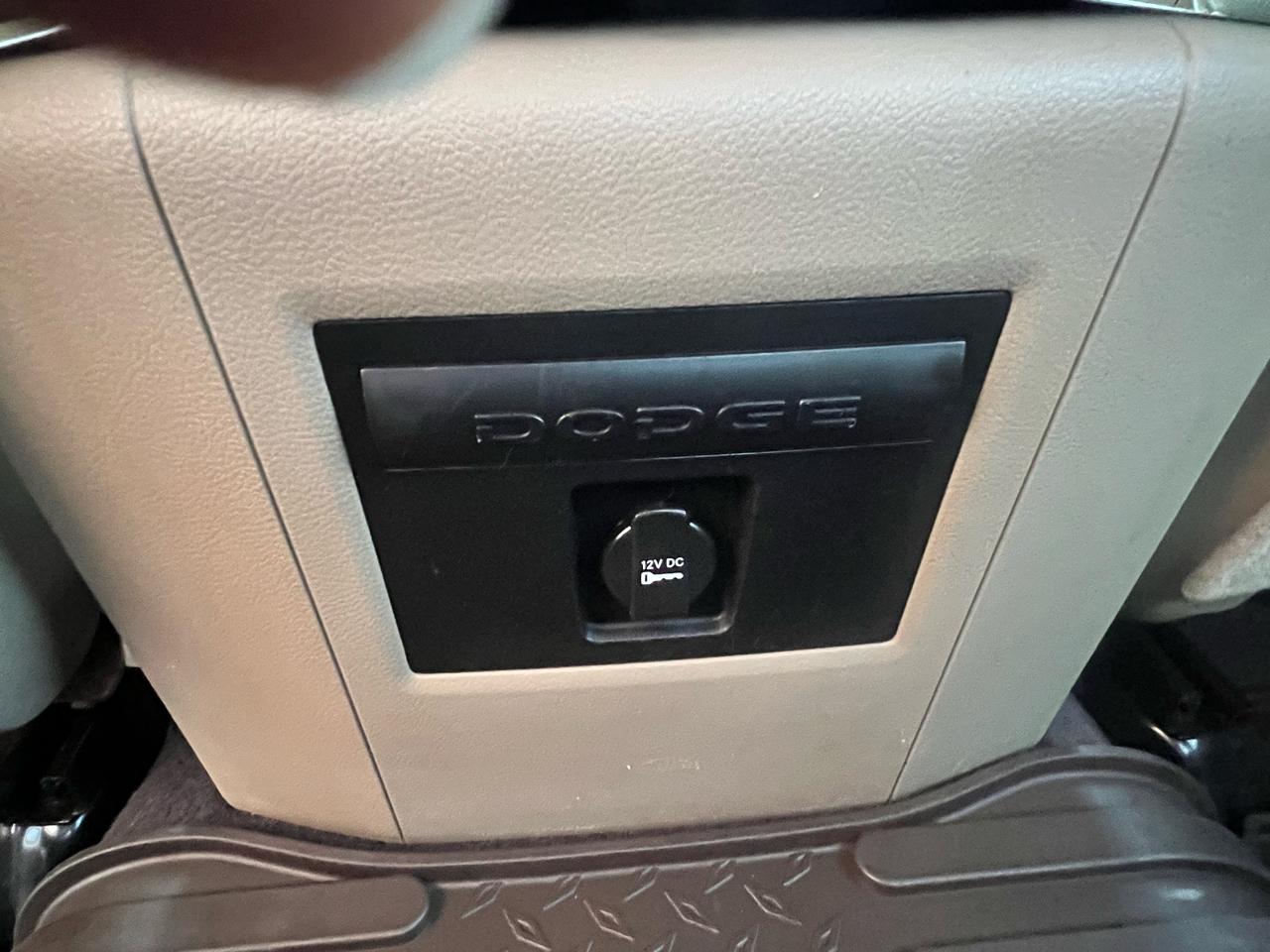 RAM 1500 4WD Quad Cab 140.5" Laramie 2011