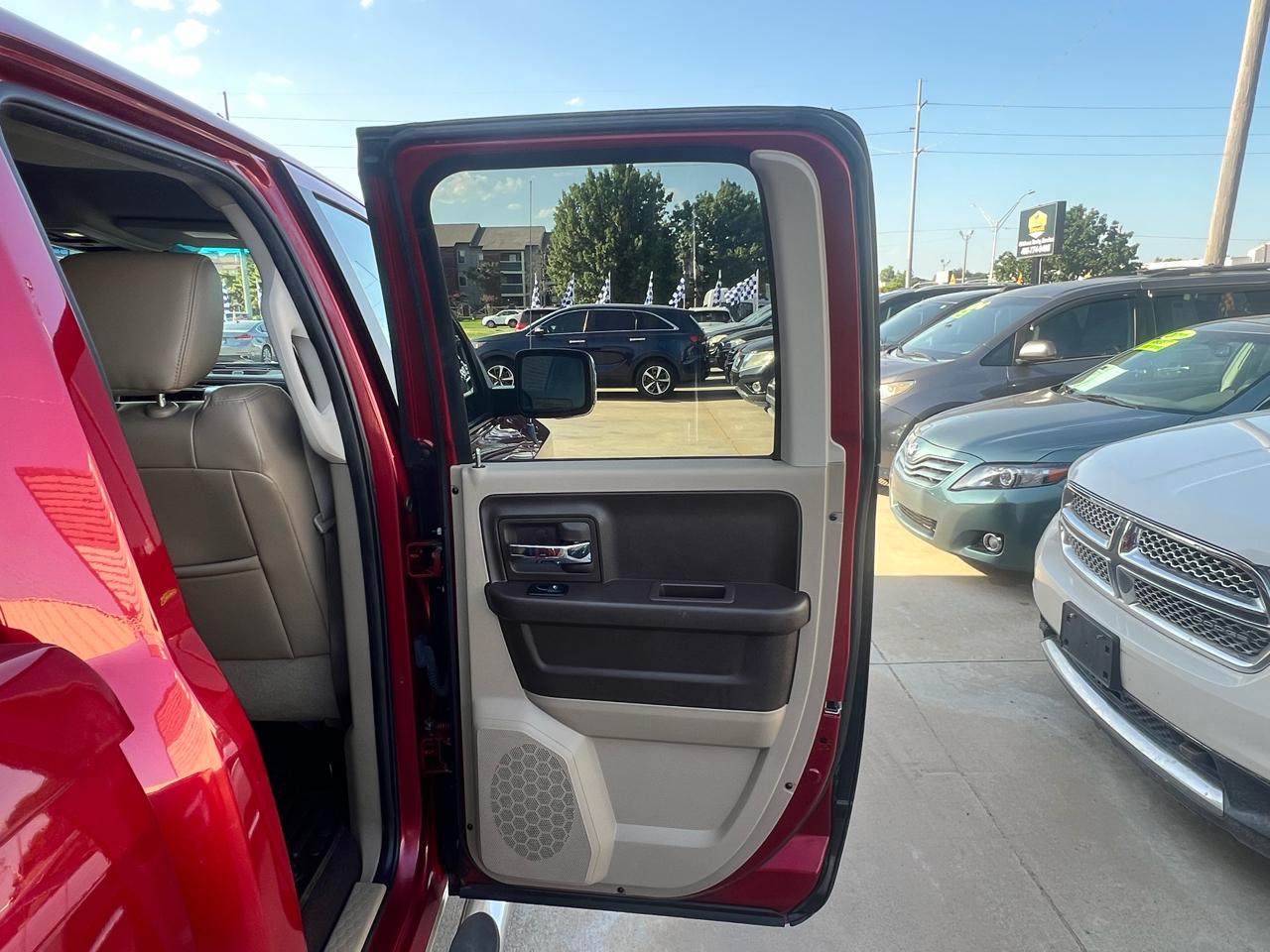 RAM 1500 4WD Quad Cab 140.5" Laramie 2011