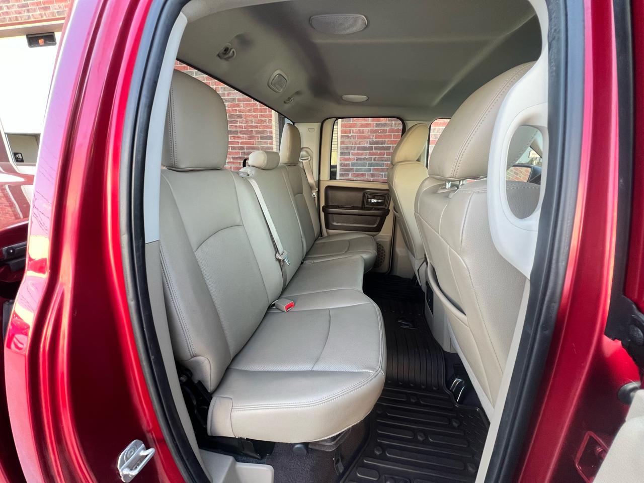 RAM 1500 4WD Quad Cab 140.5" Laramie 2011