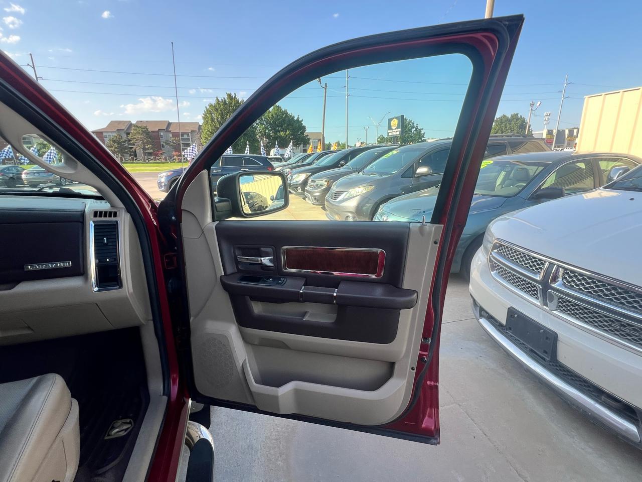 RAM 1500 4WD Quad Cab 140.5" Laramie 2011